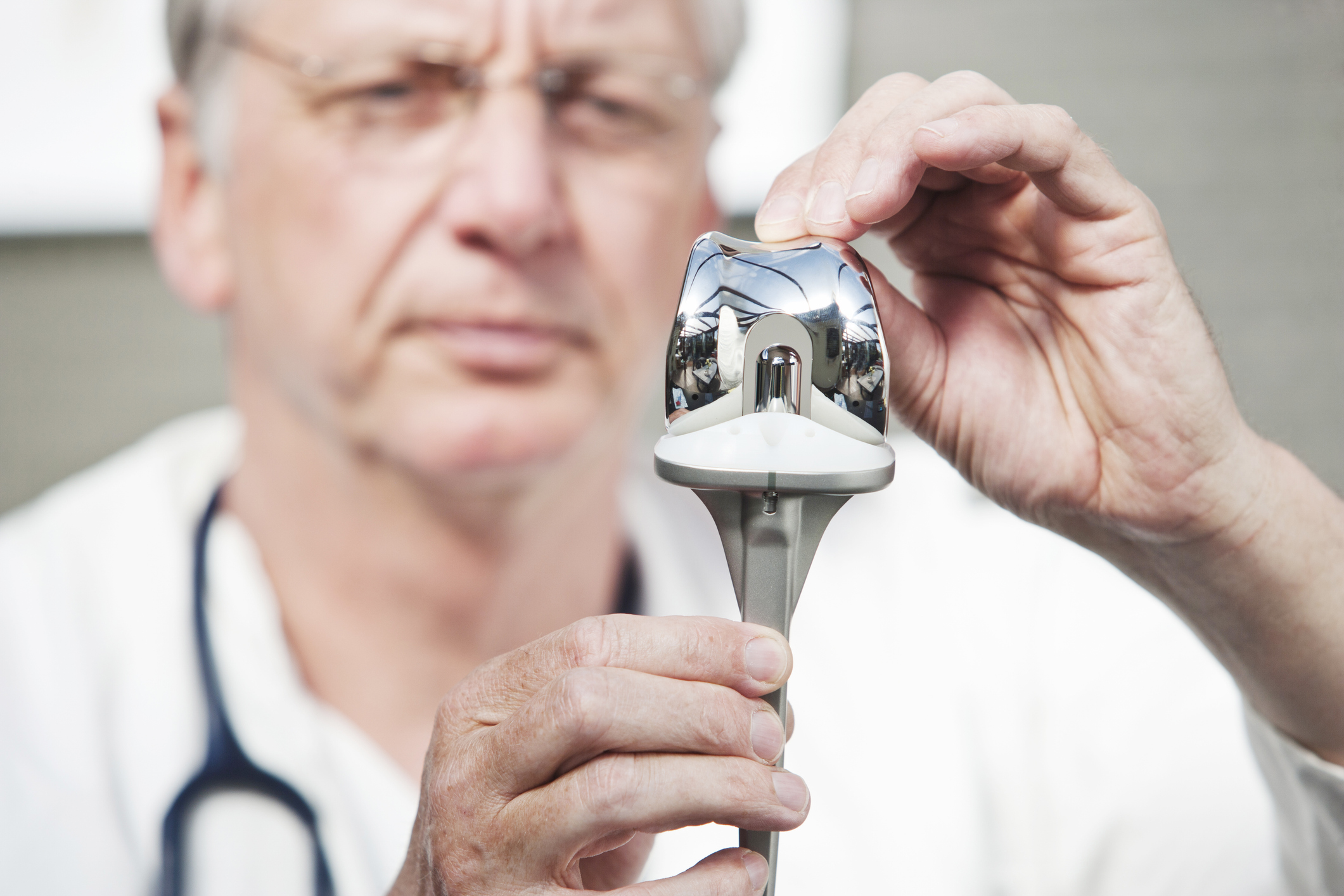 Investigating Human Factors in Mako-Assisted Total Knee Arthroplasty Surgeries